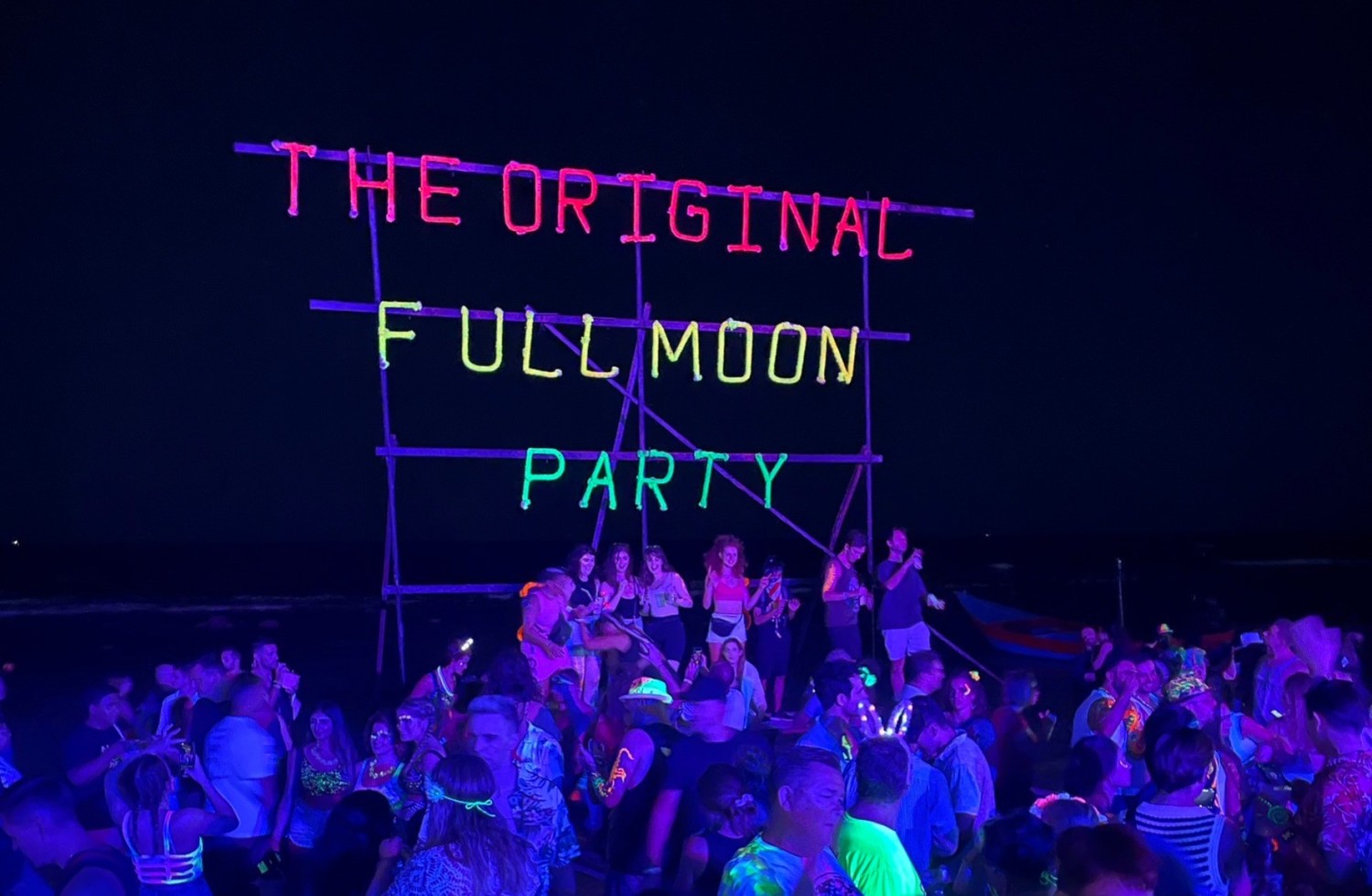 ฟูลมูนปาร์ตี้ เกาะพะงัน - Full Moon Party at Koh Pha Ngan